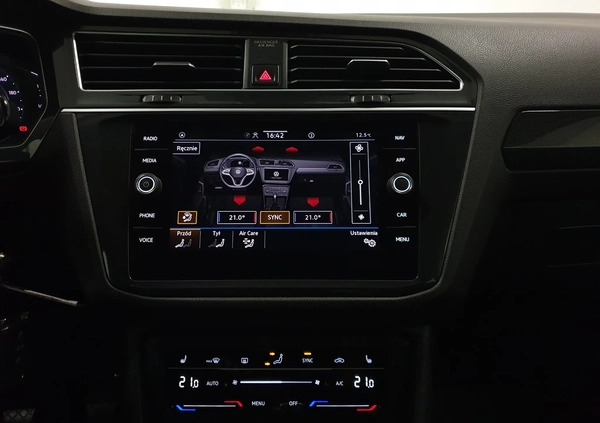 Volkswagen Tiguan cena 124999 przebieg: 126000, rok produkcji 2022 z Debrzno małe 781